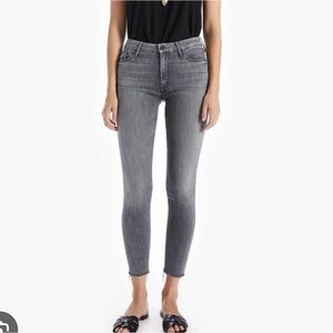 MOTHER
Looker Ankle Fray Distressed Jeans size 26